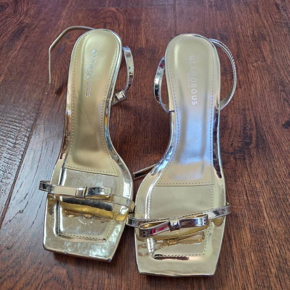 NWOT Glamorous Gold Strappy Barely There Bow Heels - Picture 3 of 9